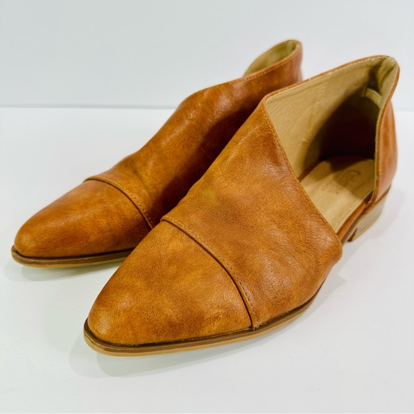 Catherine Malandrino Shoes - 🎀 CATHERINE MALANDRINO BROWN LEATHER CUTOUT FLATS SIZE 7.5 Zwan D’orsay flats